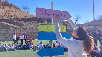 Da Escolar de la No Violencia y la Paz. 