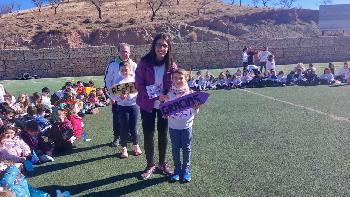 Da Escolar de la No Violencia y la Paz. 