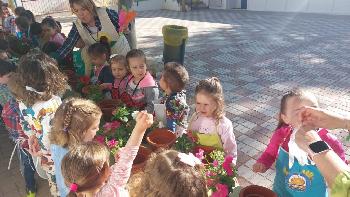 Taller de jardinera con el alumnado de Ed. Infantil. 